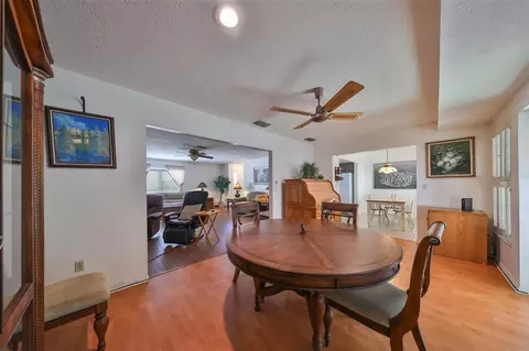1615 New Bedford Dr, Sun City Center, FL 33573