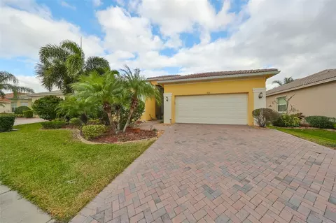 5026 Ruby Flats Dr, Wimauma, FL 33598