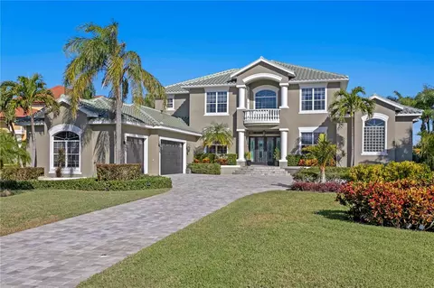 6307 Pasadena Point Blvd, Gulfport, FL 33707
