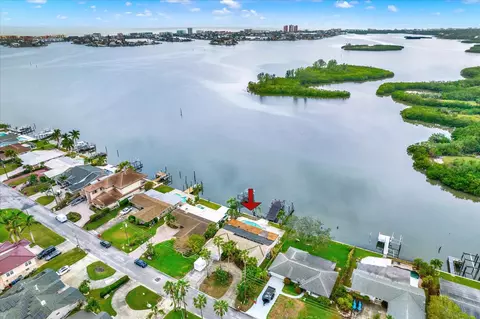 5676 Oakhurst Dr, Seminole, FL 33772