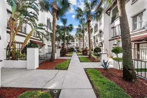 613 Casabella Cir, Tampa, FL 33609