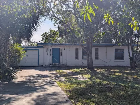 2066 6th St, Sarasota, FL 34237