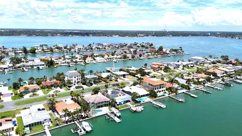 11300 7th St E, Treasure Island, FL 33706