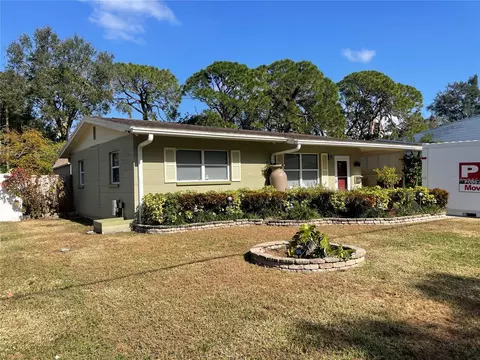 137 SW Lincoln Cir N, Saint Petersburg, FL 33703