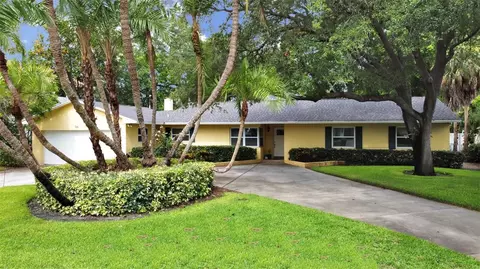 136 Bay Point Dr NE, Saint Petersburg, FL 33704