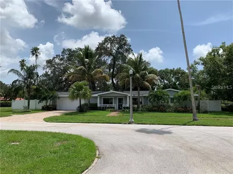 445 Gardenia St, Belleair, FL 33756