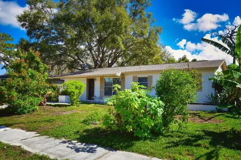 9567 85th St, Seminole, FL 33777
