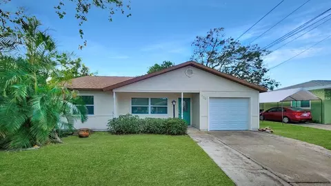 720 Lake Palms Dr, Largo, FL 33771