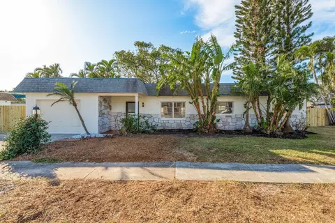 12260 Eldon Dr, Largo, FL 33774
