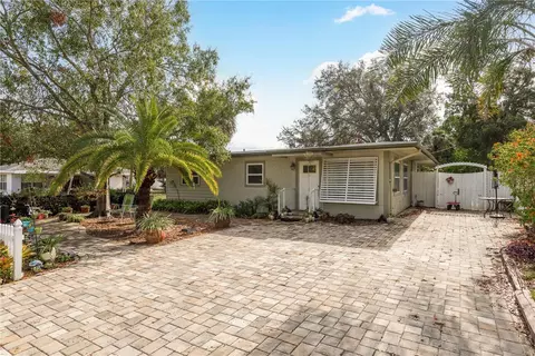 628 Pine St, Tarpon Springs, FL 34689