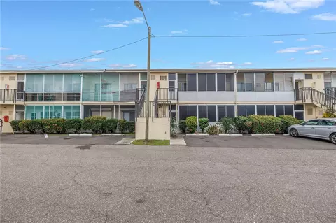 5372 4th St N #220, Saint Petersburg, FL 33703