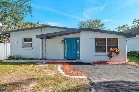 262 5th St NW, Largo, FL 33770