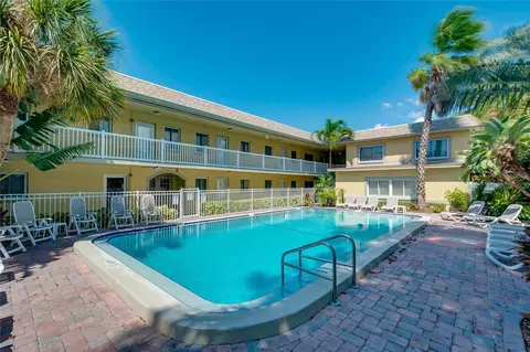 600 71st Ave #17, Saint Pete Beach, FL 33706