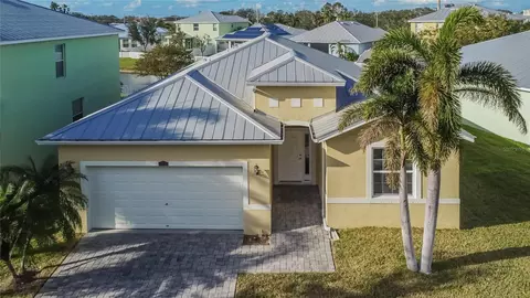 442 Bahama Grande Blvd, Apollo Beach, FL 33572