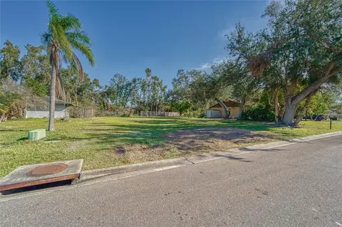 7017 13th St E, Sarasota, FL 34243