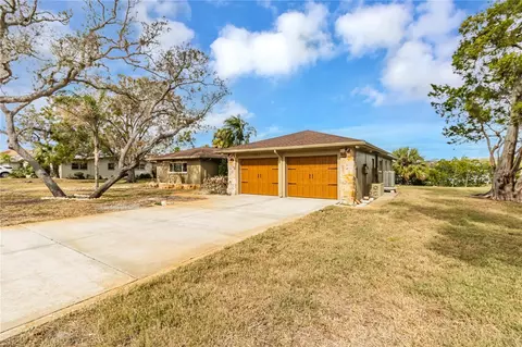 945 Bayshore Dr, Tarpon Springs, FL 34689