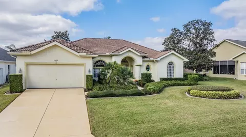 12433 Woodlands Cir, Dade City, FL 33525