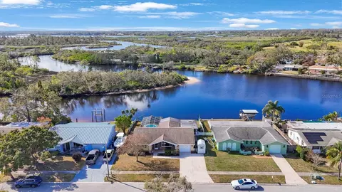1069 Rushmore Dr, Holiday, FL 34690
