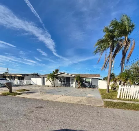 3445 Bedford St, Holiday, FL 34690