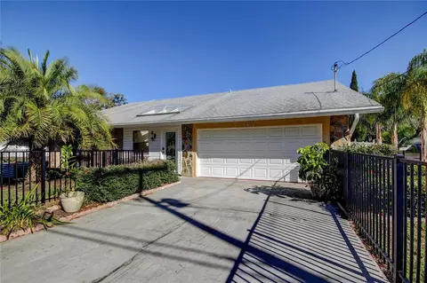 1612 Sunset Dr, Tarpon Springs, FL 34689