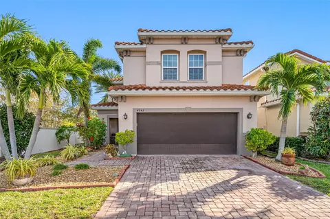 4943 Grand Oak Cir, Madeira Beach, FL 33708