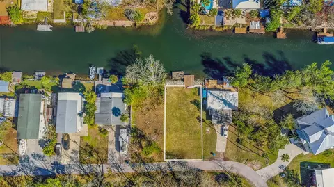 5572 Ramada St, Weeki Wachee, FL 34607