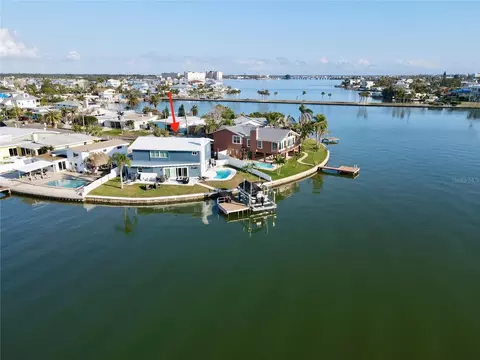 16139 4th St E, Redington Beach, FL 33708