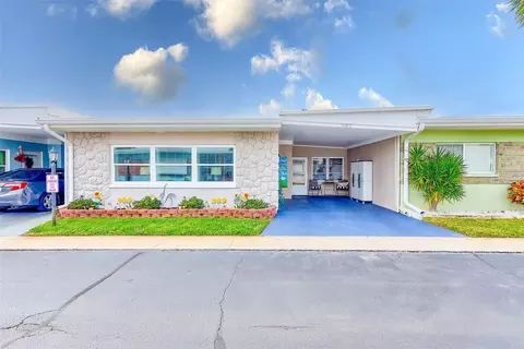 250 Rosery Rd NW #307, Largo, FL 33770