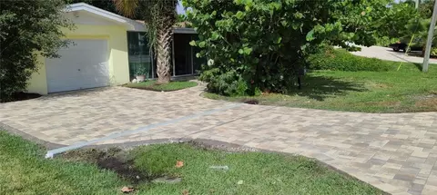 105 Causeway Blvd, Belleair Beach, FL 33786