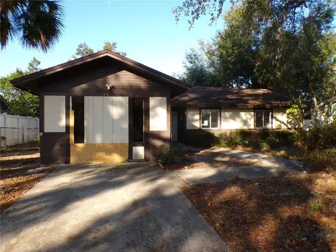 8510 Renald Blvd, Temple Terrace, FL 33637