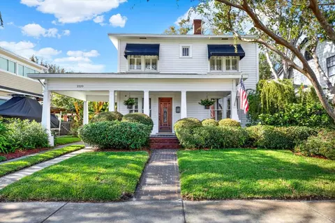 2220 12th St N, Saint Petersburg, FL 33704