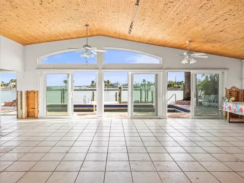 16124 4th St E, Redington Beach, FL 33708