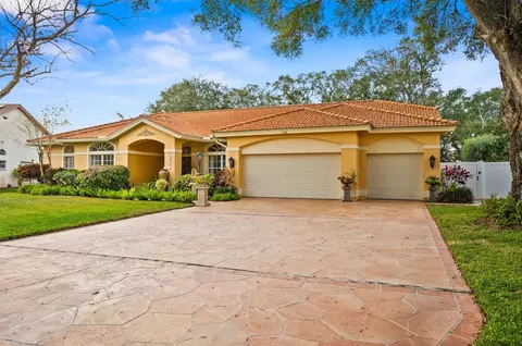 800 Weathersfield Dr, Dunedin, FL 34698
