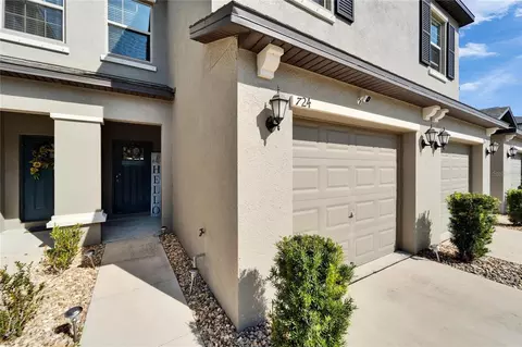 724 Royal Empress Dr, Ruskin, FL 33570