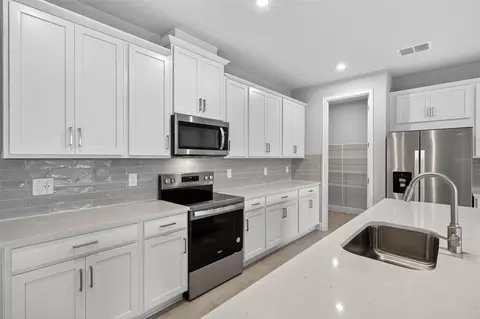 Kitchen - 12458 49th St E, Parrish, FL 34219 photo 3 of 4