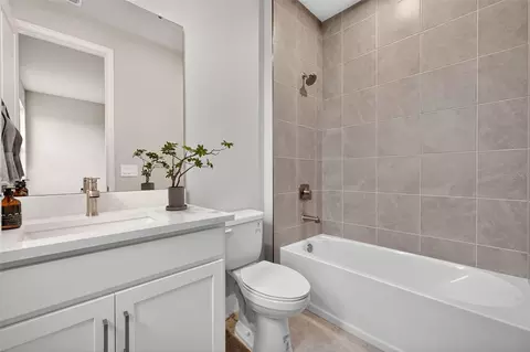 Bath - 12458 49th St E, Parrish, FL 34219 photo 3 of 9