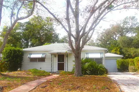 1201 63rd St S, Gulfport, FL 33707
