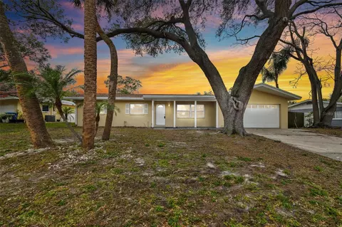 1340 Windsor Dr, Clearwater, FL 33756