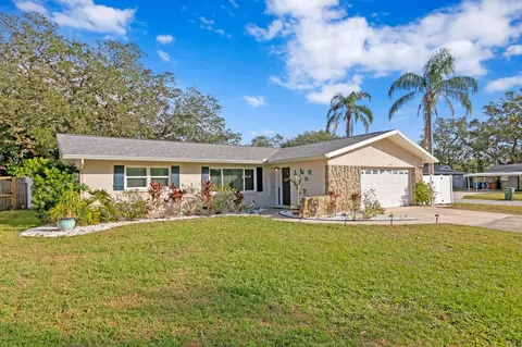 1000 Woodbrook Dr, Largo, FL 33770
