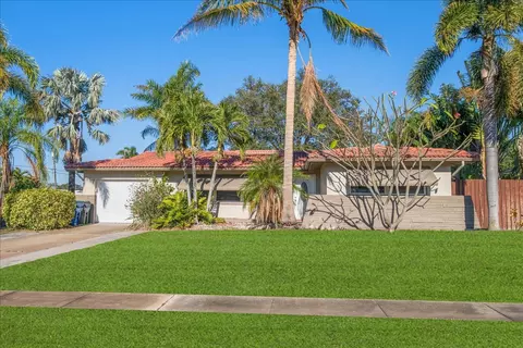 587 Hillcrest Dr, Largo, FL 33771
