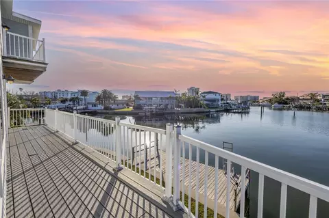 17408 1st St E, Redington Shores, FL 33708