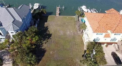 20 N Pine Cir, Belleair, FL 33756