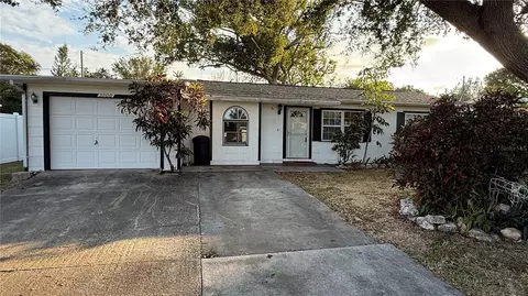 5900 Mckee Lake Dr N, Saint Petersburg, FL 33709