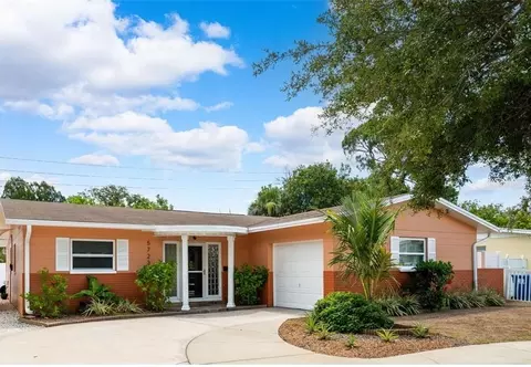 5723 1st St NE, Saint Petersburg, FL 33703