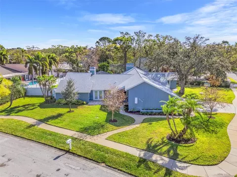 8614 Maidstone Ct, Seminole, FL 33777