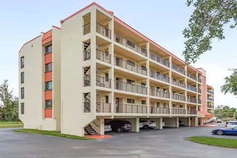 9433 Harbor Greens Way #501, Seminole, FL 33776