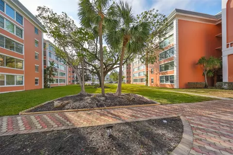 6960 20th Ave N #306, Saint Petersburg, FL 33710