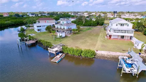 8934 Rocky Creek Dr, Tampa, FL 33615