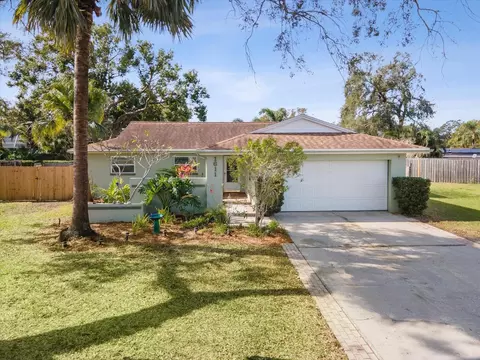 1611 Brook Dr, Dunedin, FL 34698