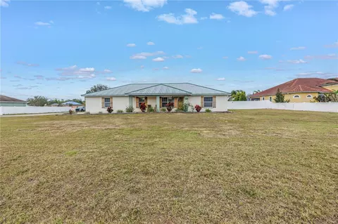 2413 Crestview Rd, Wimauma, FL 33598